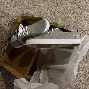 Brand New - Never Worn Boys Size 5M Sperry Bodie washable/Gray